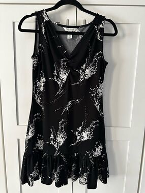 White House Black Market Black & White Sleeveless Floral Ruffle-Hem Mini Dress